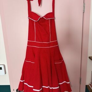 Red Polka Dot Dress médium